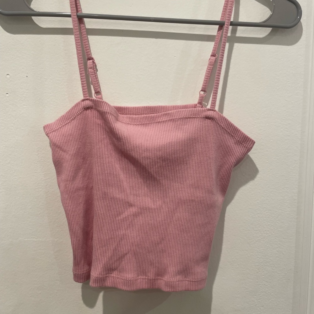 Aeries pink tank top.